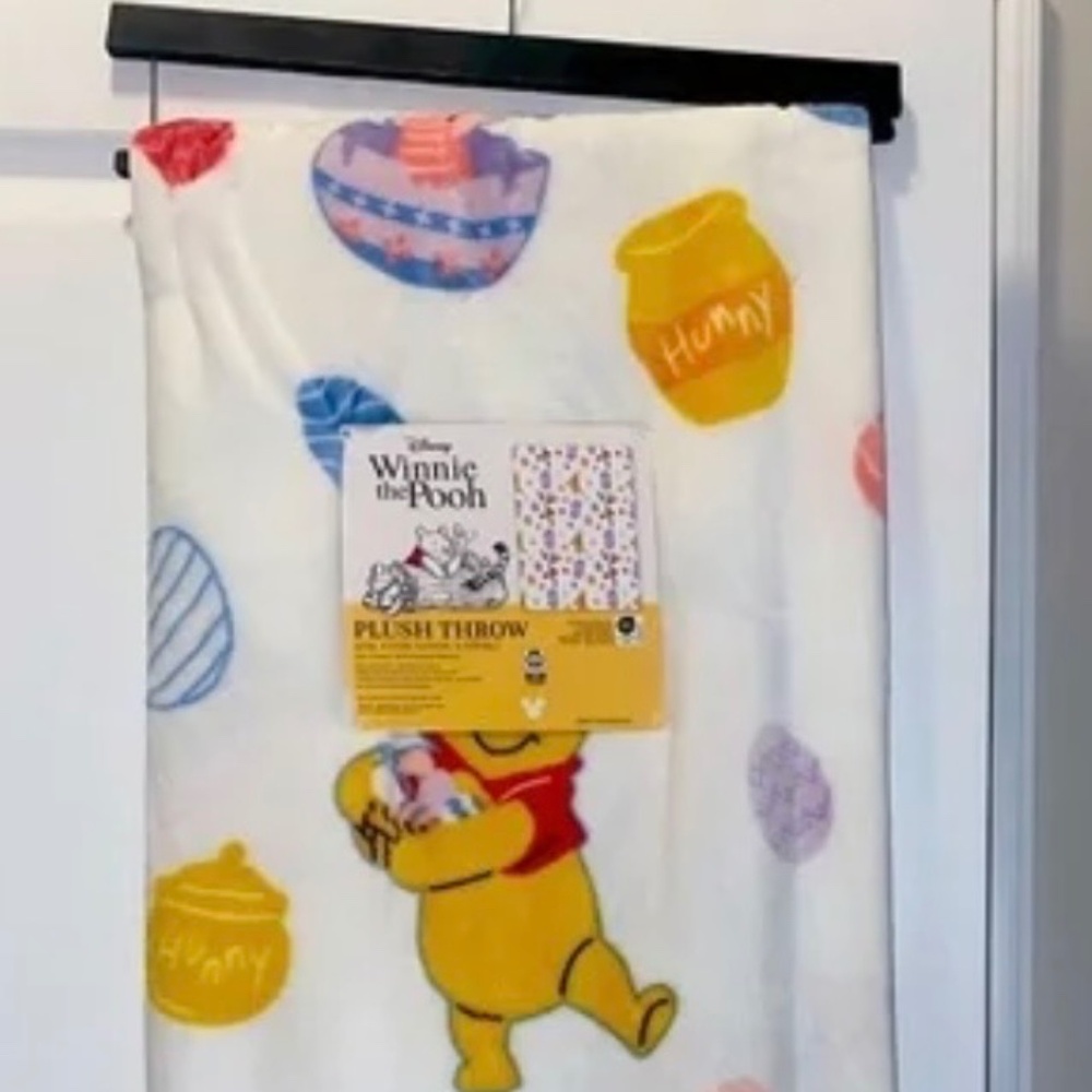 BNWT Winnie the Pooh Easter Blanket Throw